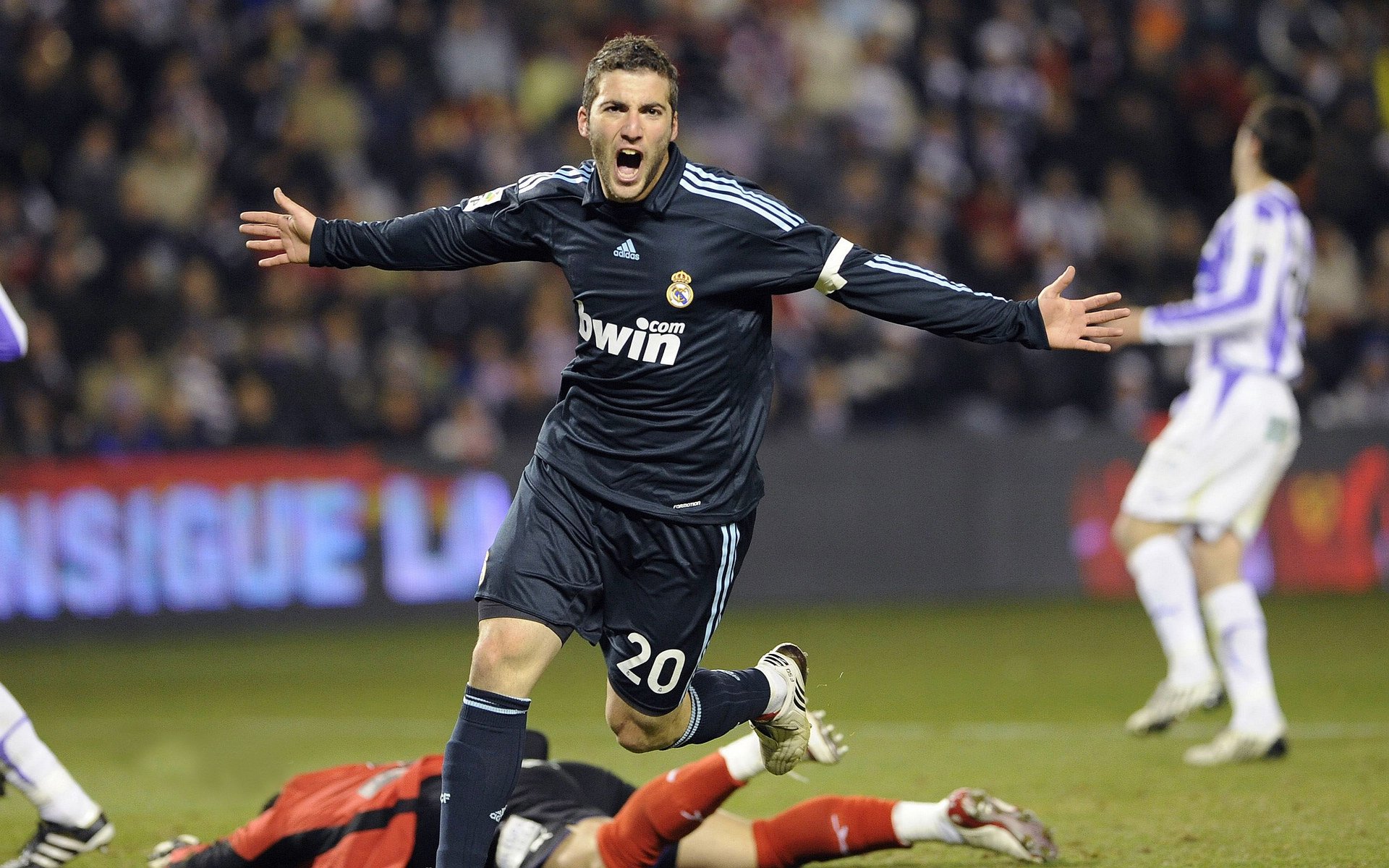 新闻中心权威解读数字化转型实践成果构建长期发展新优势，数字化转型发展战略